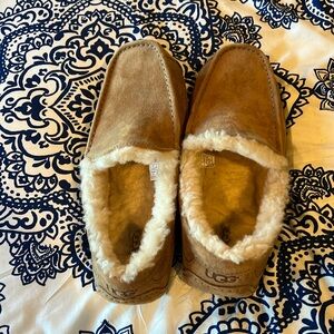 Men/Women UGG moccasin slippers